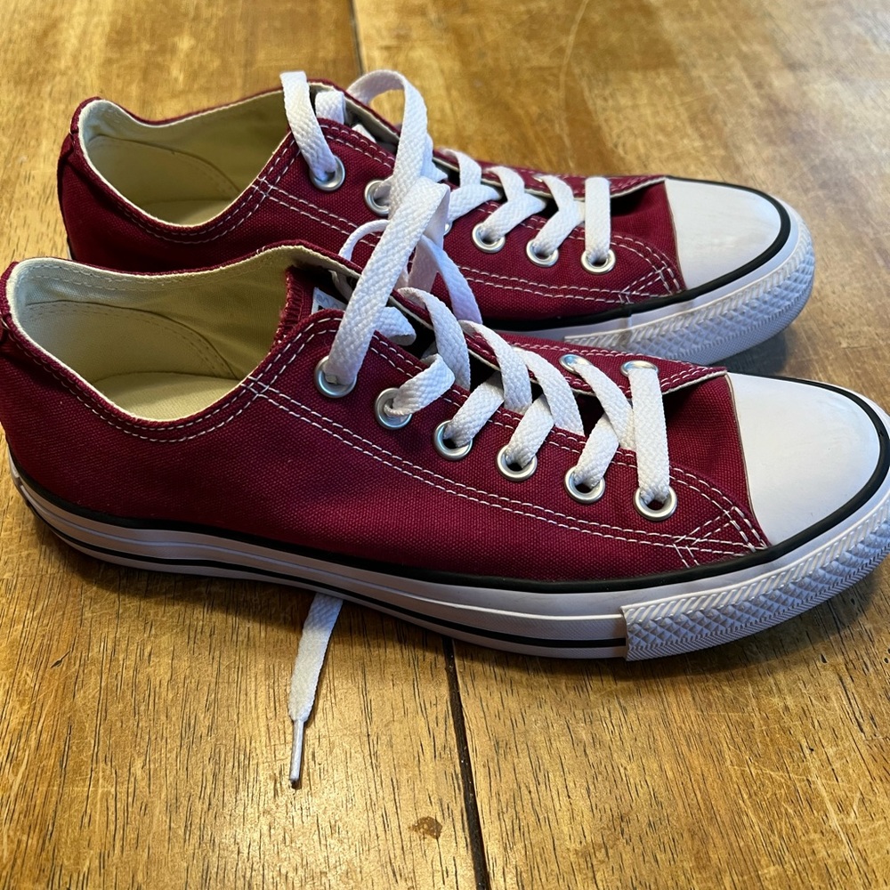 Women’s 7.5 Converse